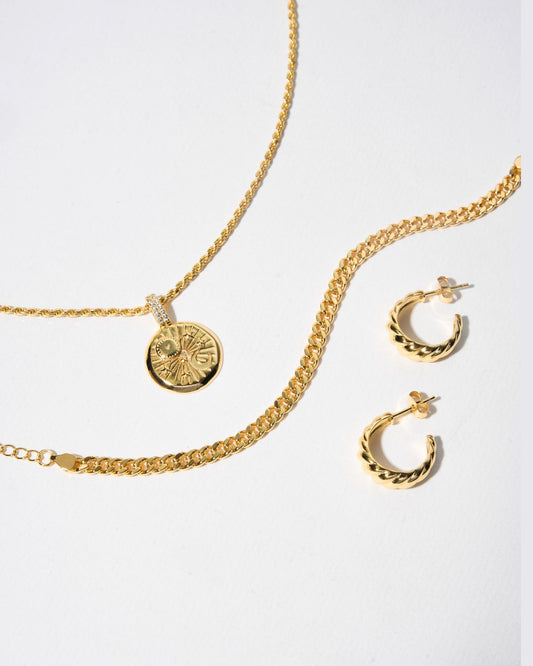 Elegant Jewelry: The Secret to Elevating Your Profile Picture’s Aura