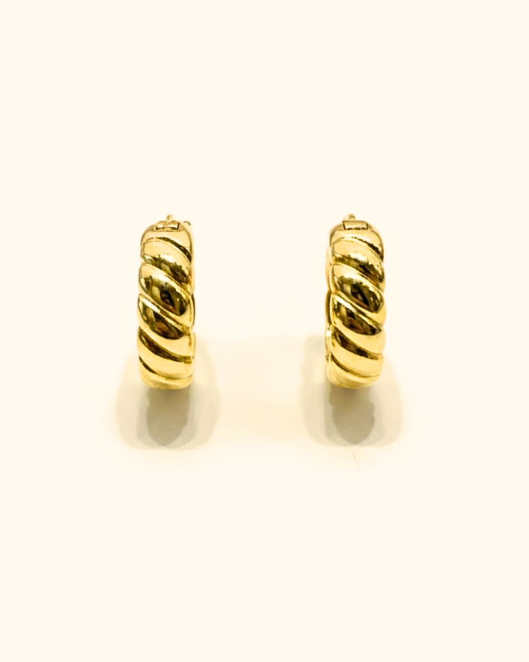 KHUYÊN TAI TRÒN MEDIUM CROISSANT 15MM VÂN XOẮN VÀNG VERMEIL 16K CAO CẤP