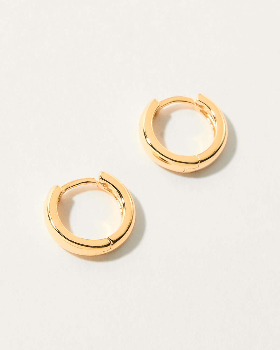 KHUYÊN TAI TRÒN TRƠN MINI PERLAMUE 11.5MM VÀNG VERMEIL 16K