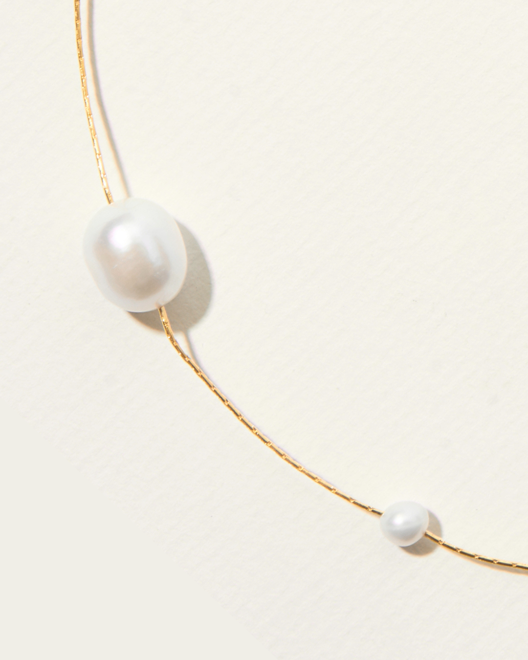 DAINTY PEARL NECKLACE