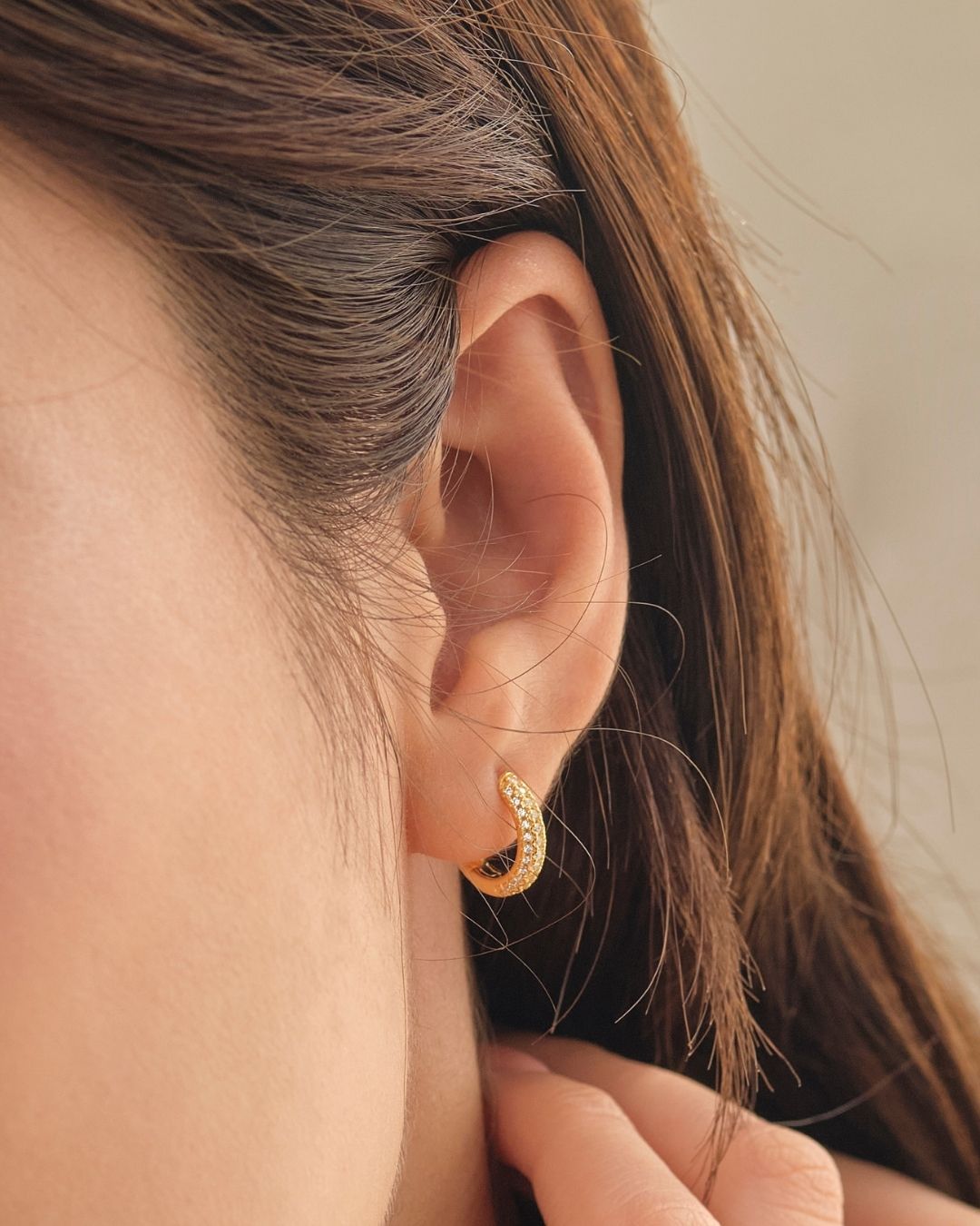 KHUYÊN TAI TRÒN MINI PERLAMUSE VÀNG VERMEIL 16K AMBER ĐÍNH ĐÁ CAO CẤP