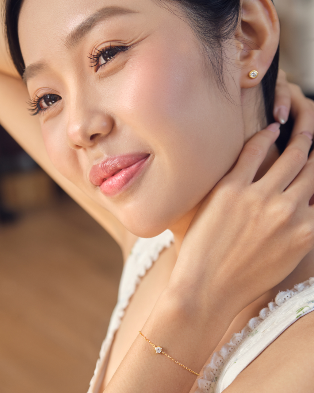 KHUYÊN TAI NỤ PERLAMUSE VÀNG VERMEIL 16K - FOCUS ĐÁ ĐƠN 