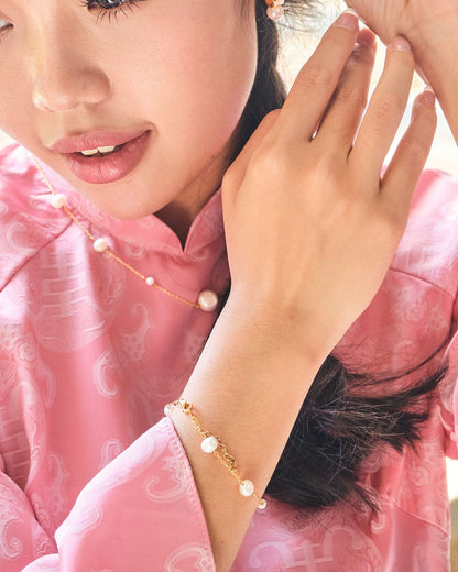 DAINTY PEARL BRACELET