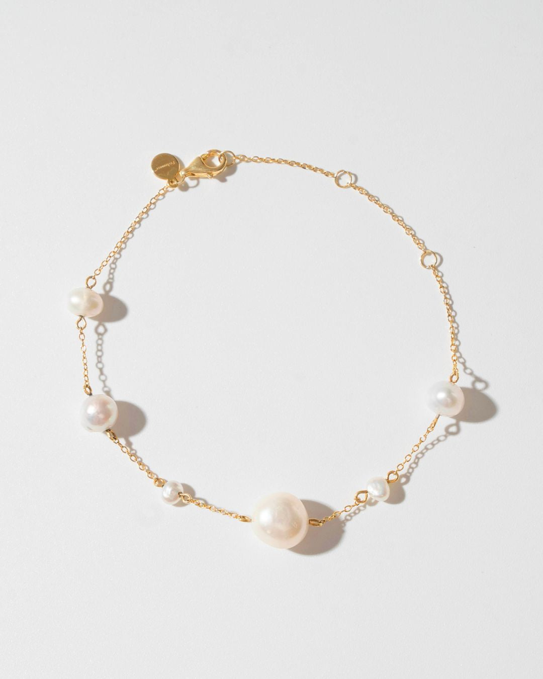 DAINTY PEARL BRACELET