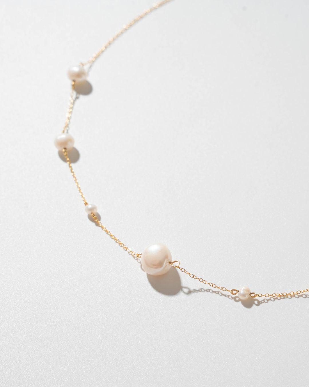 DAINTY PEARL NECKLACE