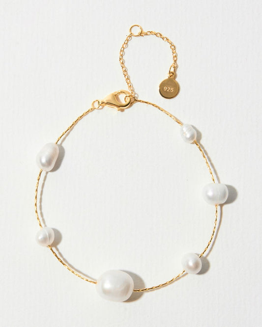 DAINTY PEARL BRACELET