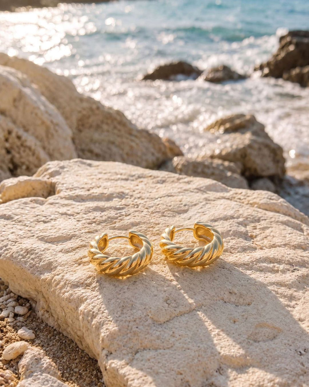 MEDIUM CROISSANT HOOPS