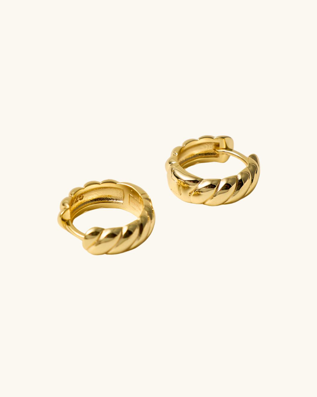 KHUYÊN TAI TRÒN MEDIUM CROISSANT 15MM VÂN XOẮN VÀNG VERMEIL 16K CAO CẤP