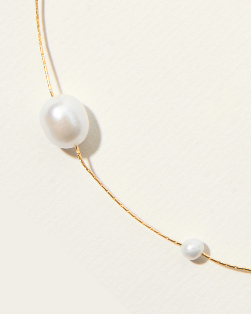 DAINTY PEARL NECKLACE