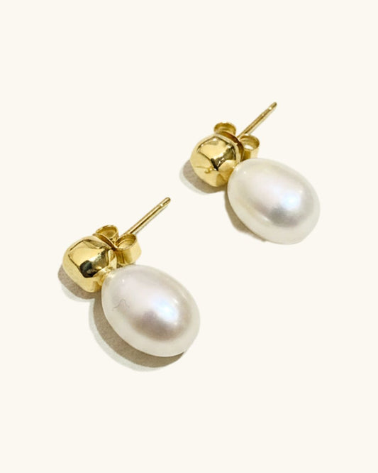SOFT PEARL STUD EARRINGS