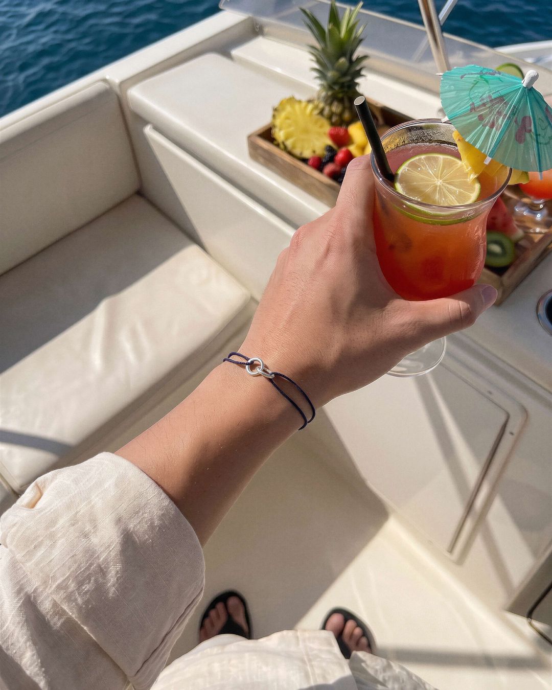ADJUSTABLE NAVY STRING BRACELET