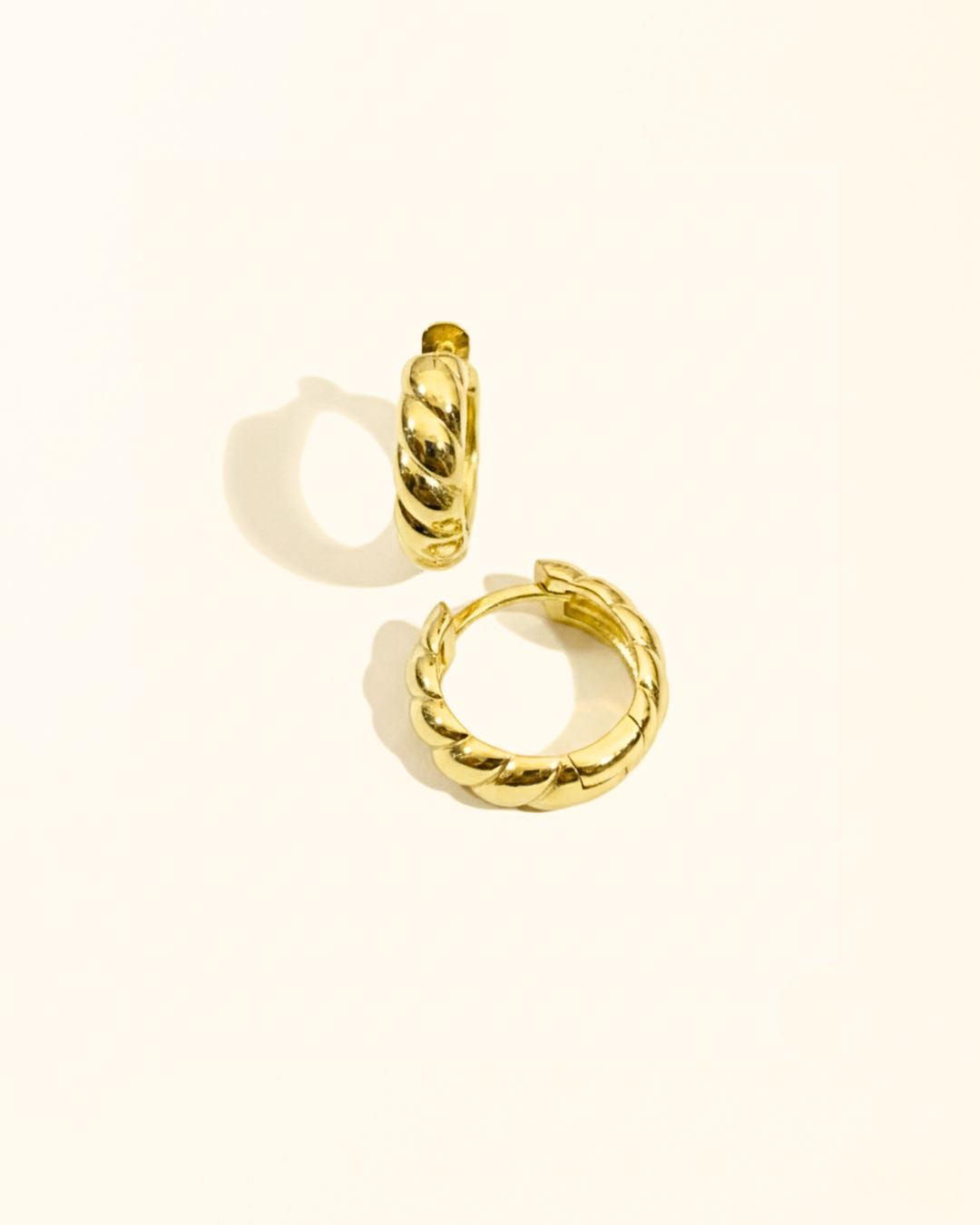 MEDIUM CROISSANT HOOPS