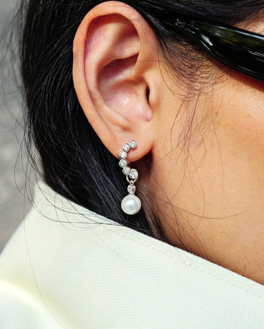 KHUYÊN TAI PERLAMUSE NGỌC TRAI DÁNG THẢ 