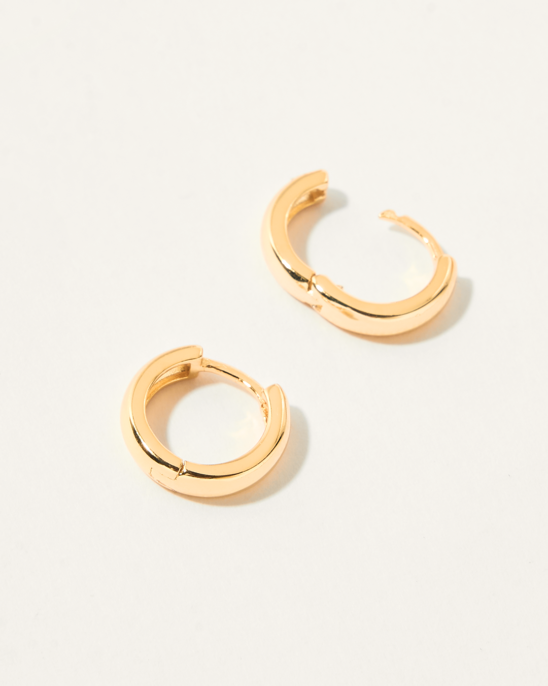 KHUYÊN TAI TRÒN TRƠN MINI PERLAMUE 11.5MM VÀNG VERMEIL 16K