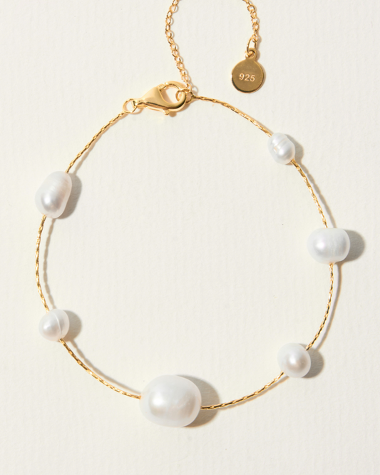 DAINTY PEARL BRACELET