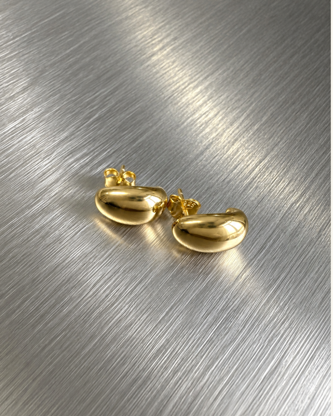WATER DROP STUD EARRINGS