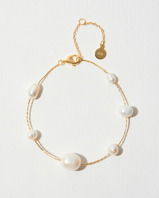 DAINTY PEARL BRACELET