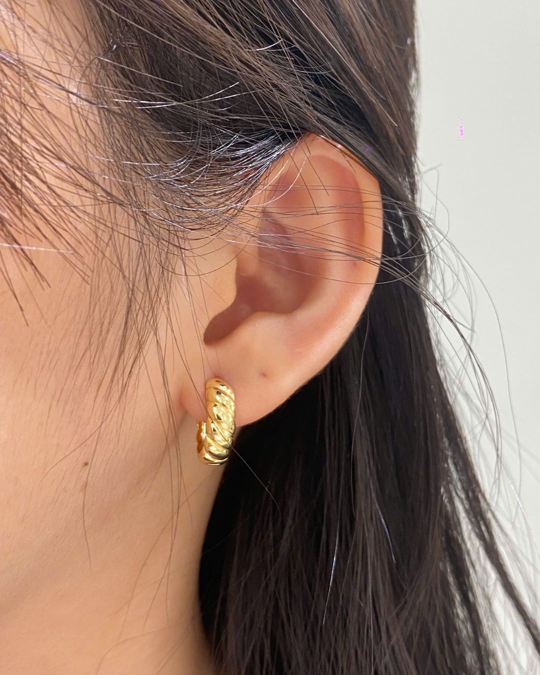 MEDIUM CROISSANT HOOPS