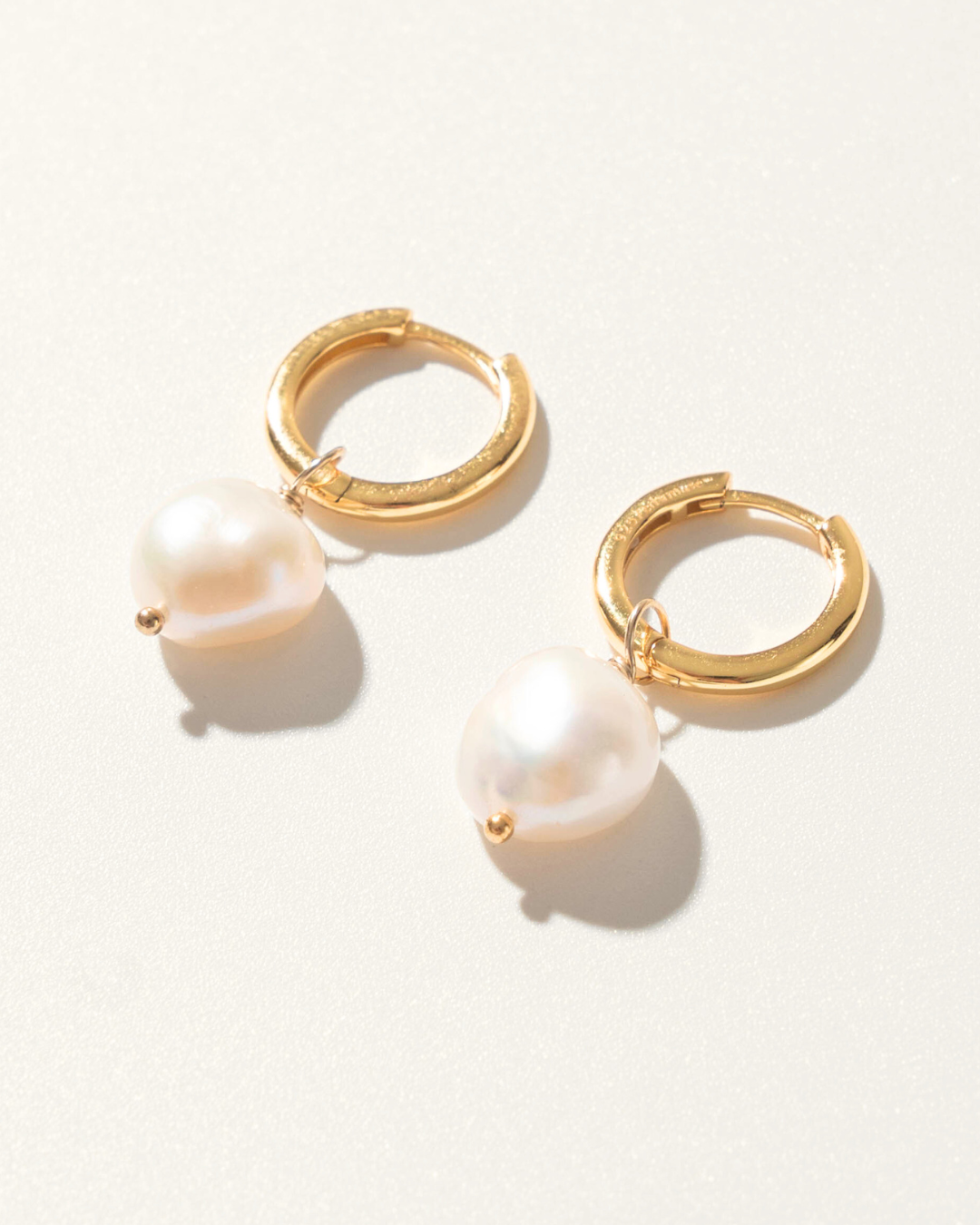 TIMELESS PEARL DROP EARRINGS