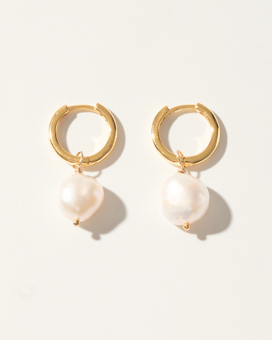 TIMELESS PEARL DROP EARRINGS